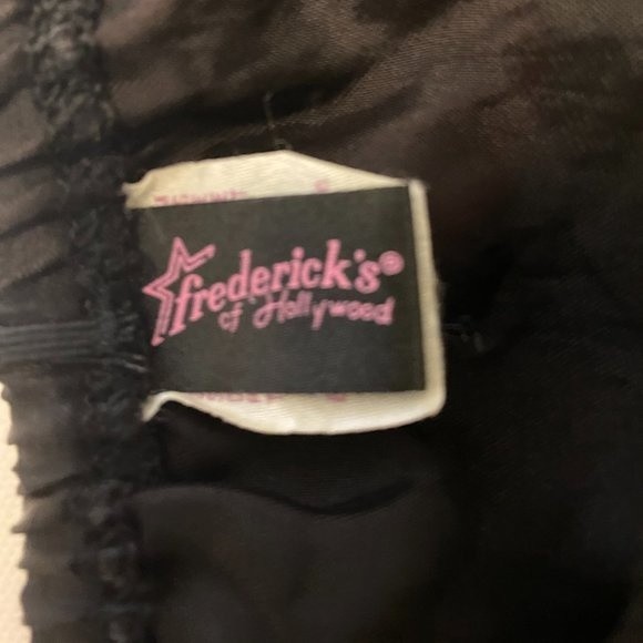 Vintage Men's FREDERICK'S OF HOLLYWOOD Handcuff Satin Black G string - Picture 4 of 8